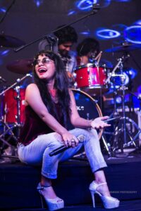 Shilpa Surroch Singer Aazadiyaan Googly Gumm Hai Movie